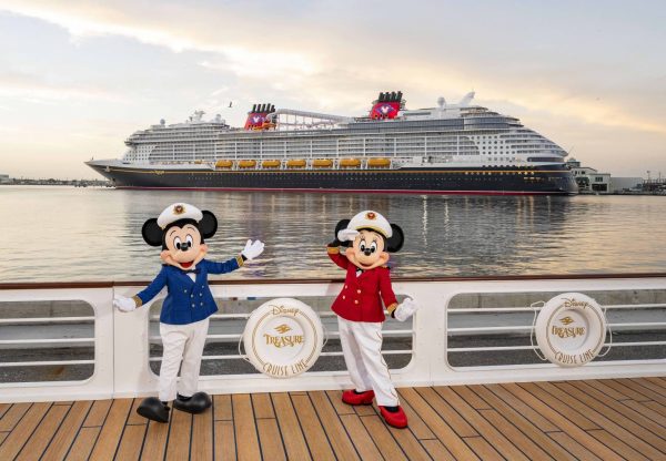 Disney Cruise Line honrará a empleados de Disney de todo el mundo como padrinos del Disney Treasure