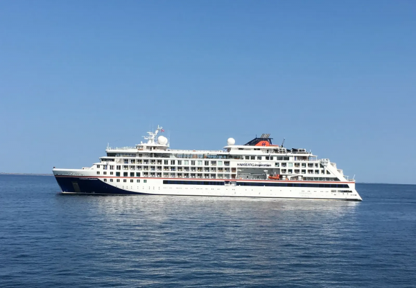 Puerto de Valparaíso atiende nave de Hapag-Lloyd Cruises