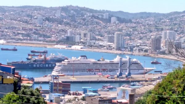 Puerto de Valparaíso recibe tercera nave de Viking Cruises