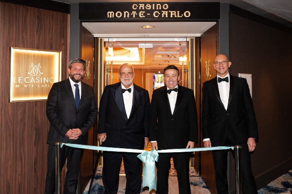 Crystal Cruises presenta primer casino de Montecarlo en el mar