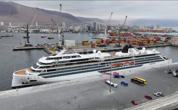 Crucero Viking Polaris recala al Puerto de Iquique