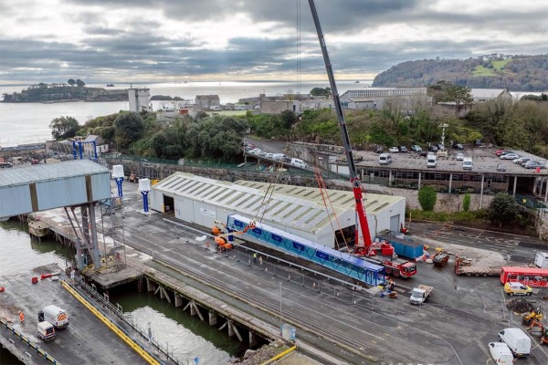 Avanzan obras de nuevo puente de embarque para pasajeros en Puerto de Plymouth