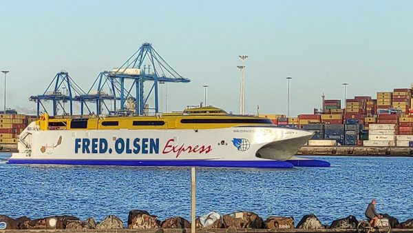 Nuevo fast ferry de Fred. Olsen Express navega su primera travesía