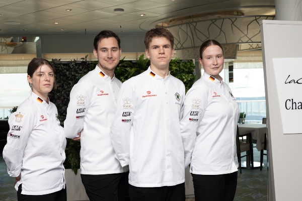 Chefs ganadores de medallas presentan menú especial a bordo del Mein Schiff 3