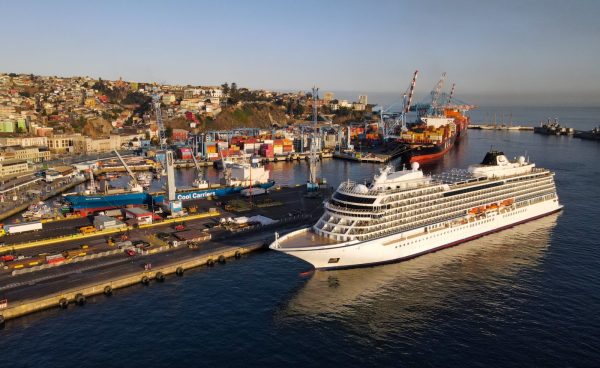 Viking Jupiter llega a Valparaíso