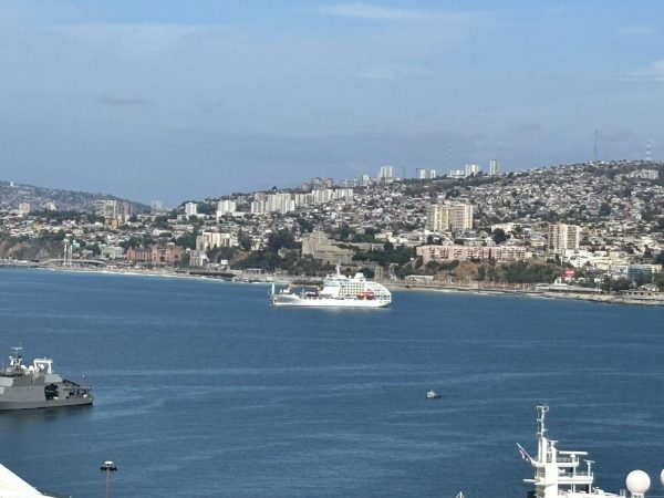 Arriba a Valparaíso ex buque utilizado como villa flotante durante Juegos Olímpicos de Paris 2024