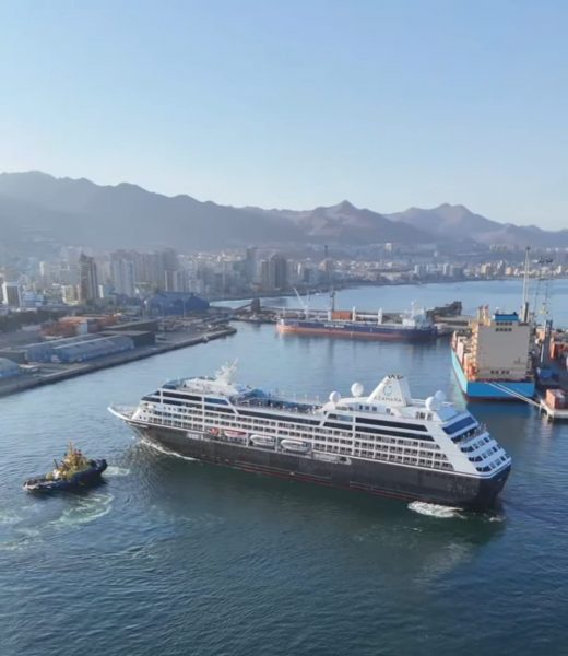 Nave de Azamara Cruises arriba al Puerto de Antofagasta