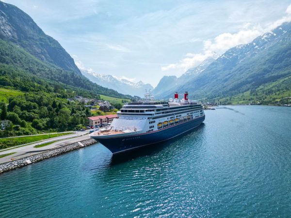 Crucero insignia de Fred. Olsen Cruise Lines debutará en canal de TV británico