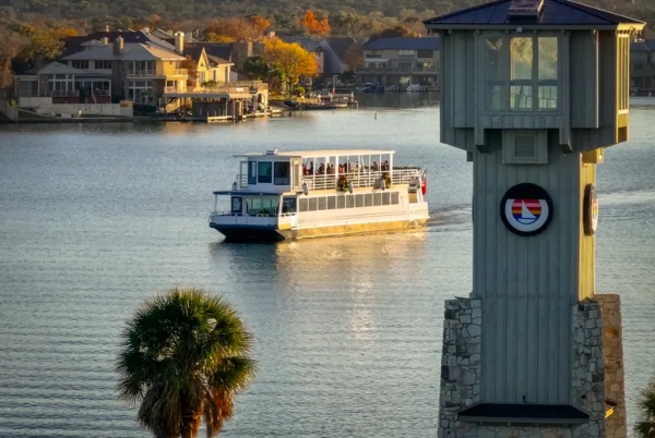 Texas: Horseshoe Bay Resort suma crucero por el lago Lyndon B. Johnson a sus atracciones