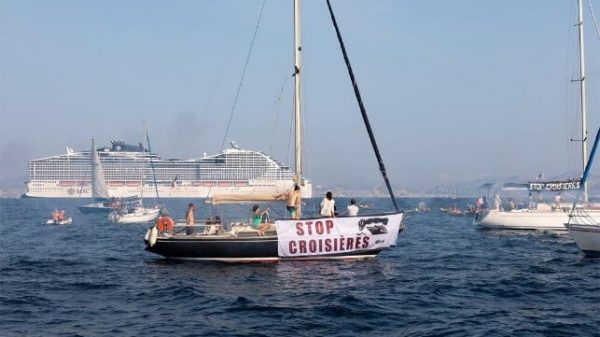 Alcalde de Niza pide restringir número cruceros por exceso de turismo y contaminación