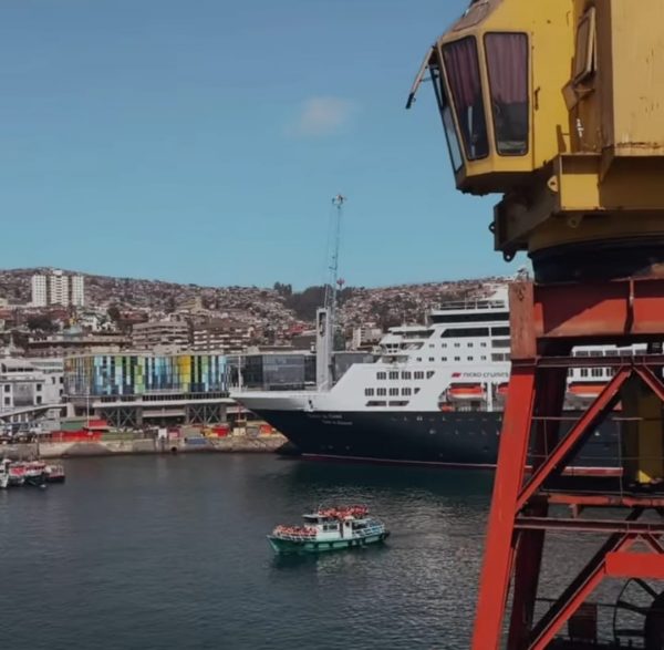 Nave de Nicko Cruises pasará noche en Puerto de Valparaíso