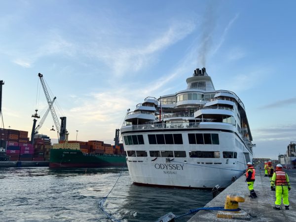 Villa Vie Odyssey llega al Puerto de Iquique