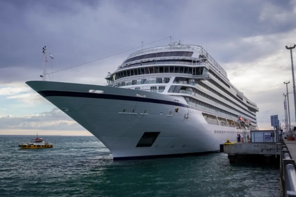 Buque de Viking Cruises zarpa de Puerto Madryn hacia Puerto Williams con 900 pasajeros