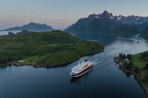 Hurtigruten lanza oferta Compre uno, obtenga otro gratis en viajes por Noruega