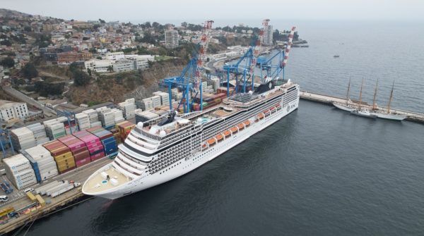 MSC Magnifica arriba al Puerto de Valparaíso