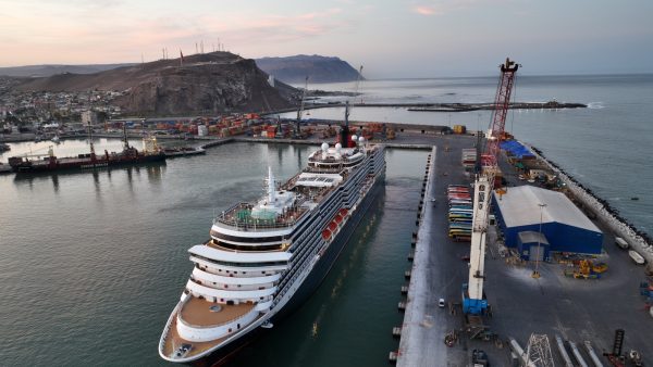 Puerto de Arica atiende al crucero más grande de la temporada 2024-2025