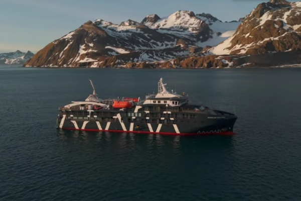 Antarctica21 presenta viajes y oferta para temporada 2026-2027