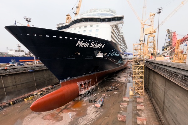 Mein Schiff 4 retoma viajes después de dique seco en Dubai