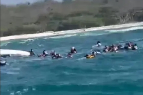 Rescatan a cruceristas que cayeron al agua en Cartagena de Indias