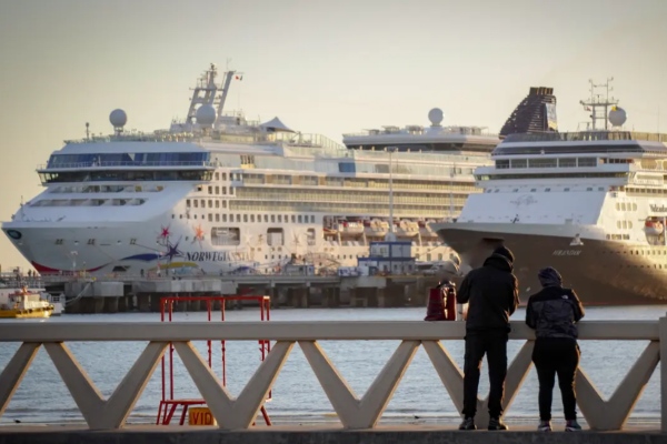 Norwegian Star y Volendam arriban conjuntamente a Chubut