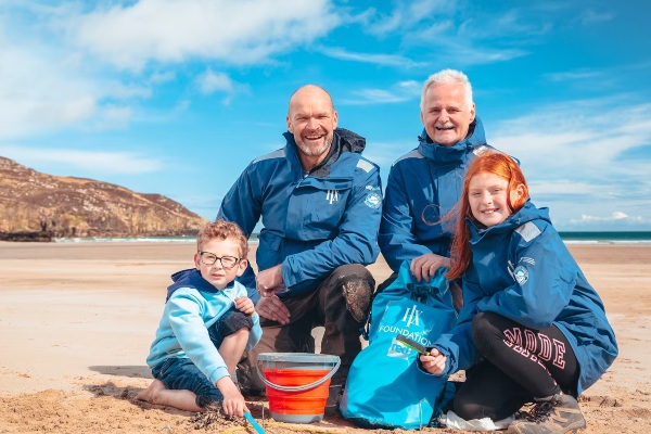 HX Foundation y Monty Halls ponen en práctica iniciativa The Big Blue Bag y lanzan aplicación