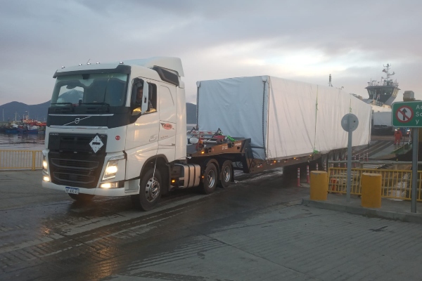 Arriban a Puerto Williams módulos para hotel de Royal Caribbean