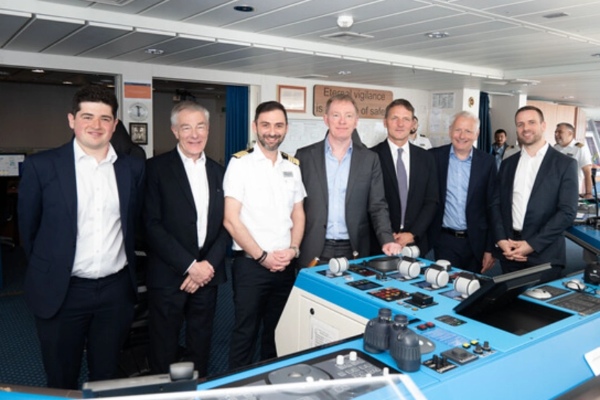 Ministro de Turismo de Reino Unido destaca papel de industria de cruceros