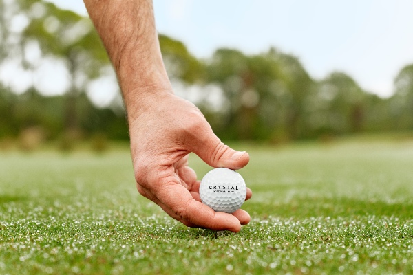 Crystal se adentra en mundo del golf con primera Crystal Cup