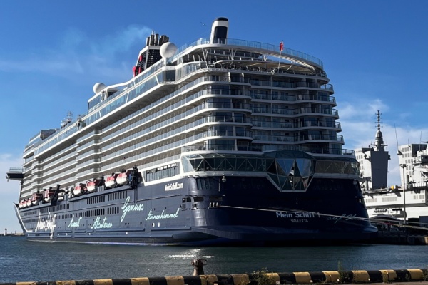 Mein Schiff 1 hace escala inaugural en Cagliari