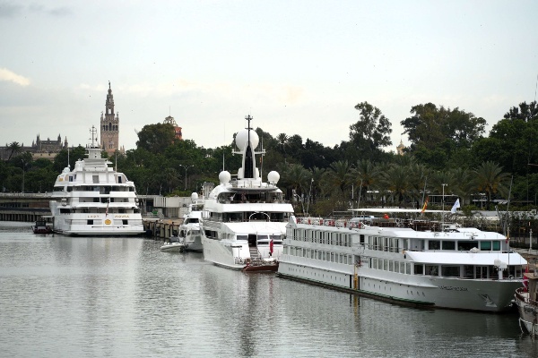 Puerto de Sevilla recibe primera escala de crucero de expedición y varios megayates