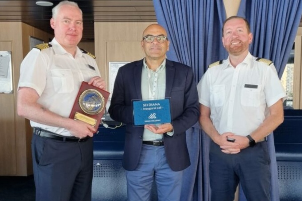 SH Diana recibe placas durante escalas inaugurales en puertos de Canarias