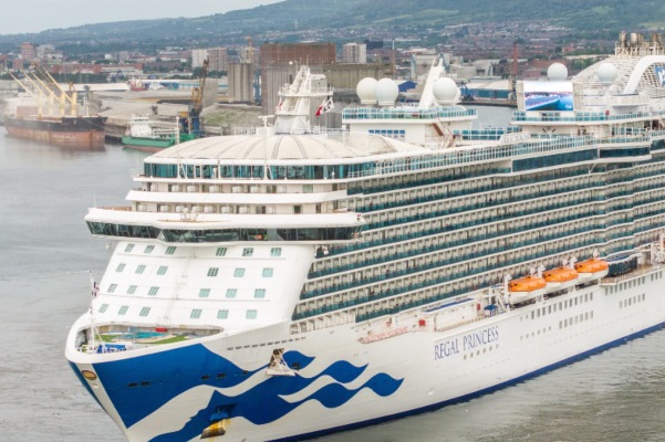Arribo del Regal Princess marca hito en Belfast