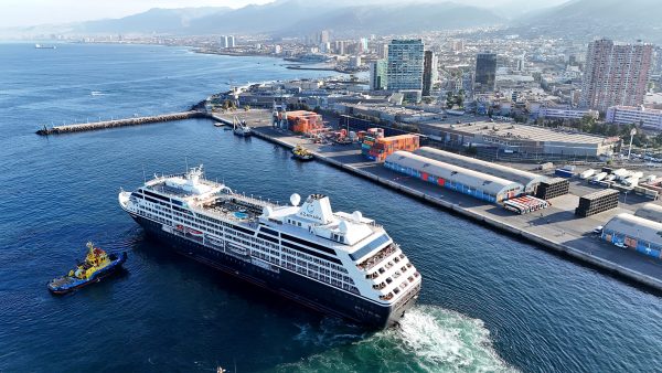 Recaladas de cruceros a Chile disminuye en temporada 2024 - 2025