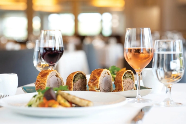 Marella Cruises lanza gastropub Piccadilly's en toda la flota
