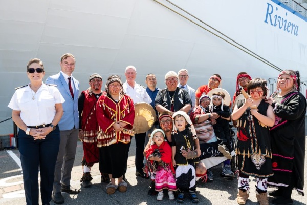 Pueblo originarios son centro de ceremonia por recalada inaugural de crucero en Canadá