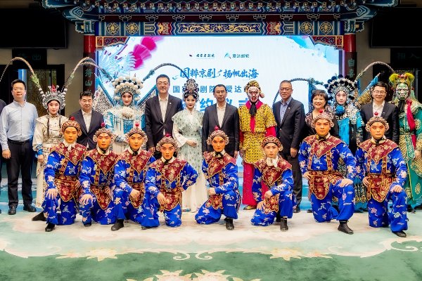 Ópera de Beijing y Adora Cruises firman acuerdo de cooperación estratégica