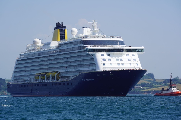 Spirit of Adventure y Spirit of Discovery se encuentran en Cornwall