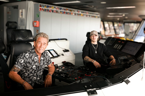 Peter Maffay deleita a pasajeros del Mein Schiff 1