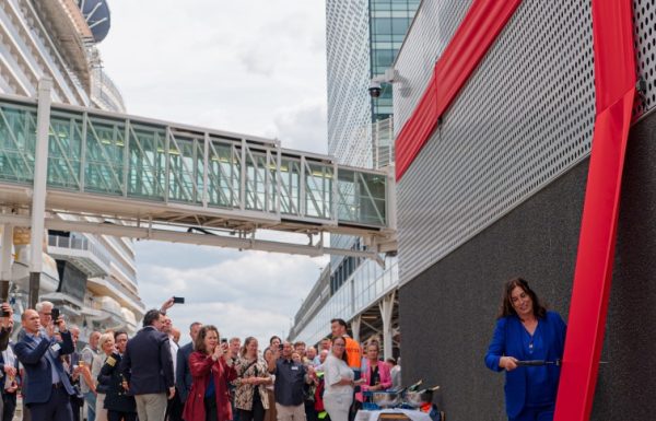 Cruceros pueden conectarse a energía terrestre en Ámsterdam con inauguración de nuevo sistema