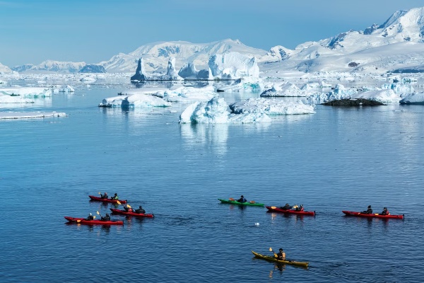 HX Expeditions lanza mayor programa de kayak y campamento en la Antártida