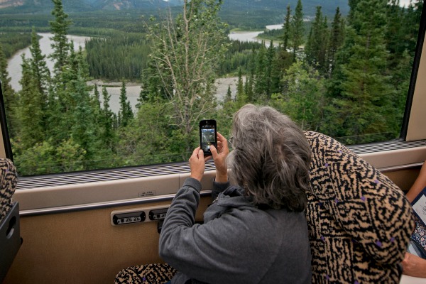 Holland America Line se asocia con Sony para ofrecer aventura y experiencia fotográfica en Alaska