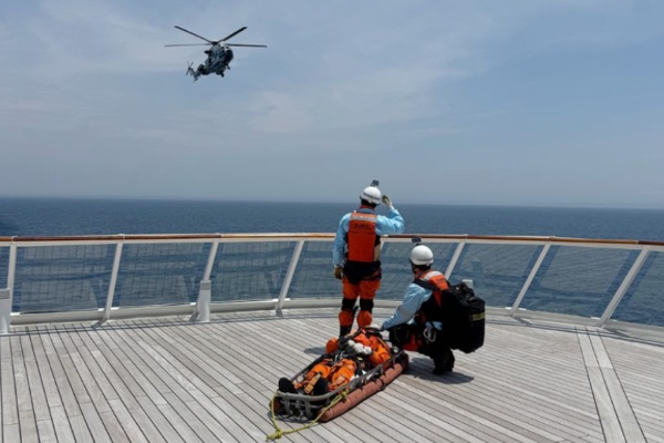 Realizan primer entrenamiento sobre transporte de heridos en nuevo Asuka III