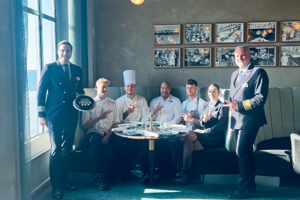 Chef de Hapag-Lloyd Cruises recibe tres estrellas Michelin en restaurant