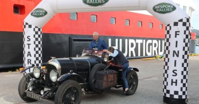 Hurtigruten traslada autos clásicos por la costa noruega