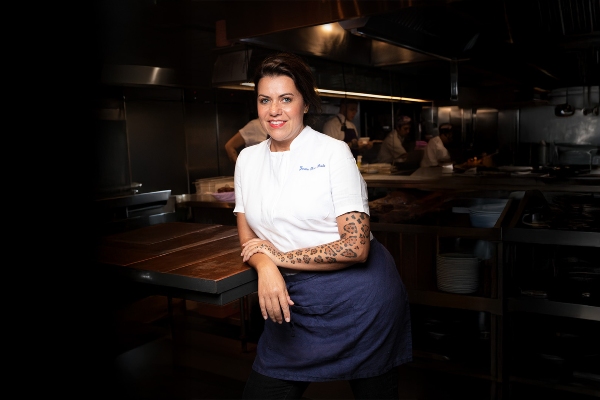 Nombran a premiada chef Janaína Torres como madrina de Celebrity Xcel