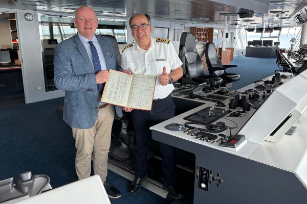Nieuw Statendam hace primera escala en Puerto de Galway