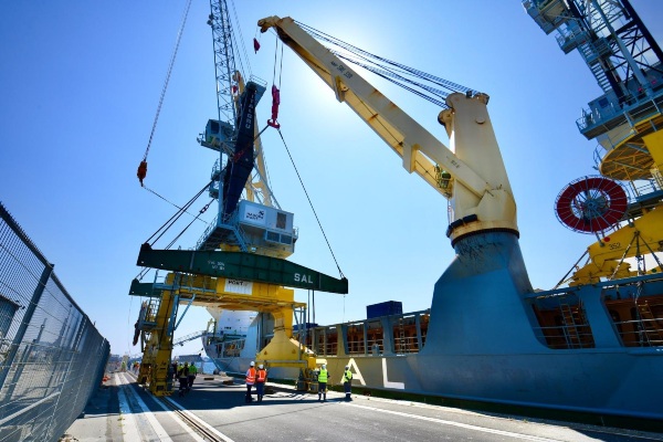 Puerto de Le Havre recibe dos grúas diseñadas para atención de cruceros