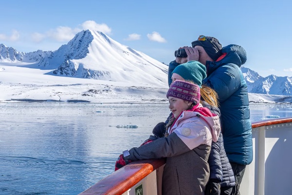 Hurtigruten añade dos nuevos tours a Svalbard