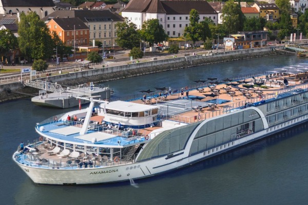 AmaWaterways River Cruises celebra Día del Pickleball con una cancha completa a bordo del AmaMagna