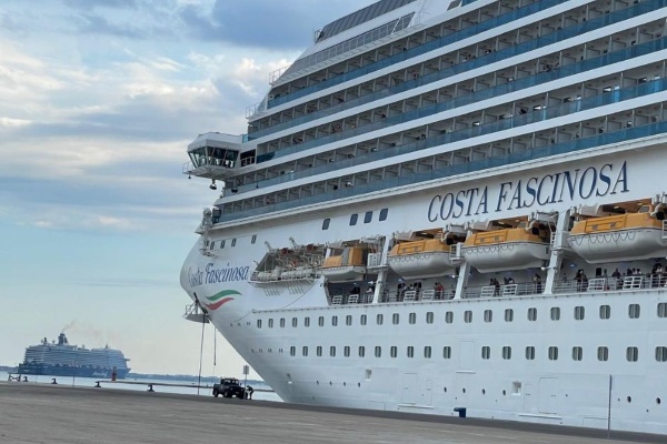 Taranto Cruise Port celebra doble llamada del Costa Fascinosa y el Mein Schiff 5